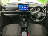 視認性の高いメーターが、運転に必要な情報を分かりやすく表示。走行状況を常に把握でき、安全な運転をサポートします。