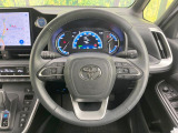 インテリアに合わせたデザインのステアリングは、運転される方のことも考え、運転しやすい形状、大きさです。是非一度、実際に触ってお確かめください。