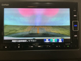 【バックカメラ】運転が苦手な方も車庫入れラクラクです!ギアをリバースに入れれば自動的に切り換わりますので、面倒な操作は不要です♪狭い駐車場もお車を傷つけず安心ですね!