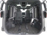 【トランクルーム】荷室の広さも十分です!シートアレンジでシートを畳めば長い荷物だって積めますね。シートアレンジの操作方法など、お気軽にご相談下さい。