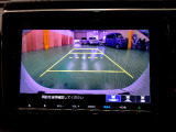 バックカメラの画像です。ガイドラインがスムースな車庫入れをサポートいたします。車庫入れの安心感がアップしますね。