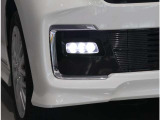 フォグライトは明るいLEDライトです。夜間運転時・雨天時・濃霧時と視界の確保を補助してくれます!見た目もクール!