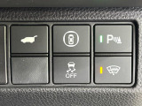 【パワーバックドア】スマートキーや運転席のボタンを押すだけでリアゲートが自動で開閉します!荷物を持っている時や、高い位置にあるバックドアを閉める際に便利な機能です♪