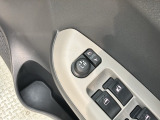 狭い駐車場で便利な電動格納ドアミラーが付いています。