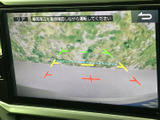 バックモニターで、狭い場所でも安全に駐車。後方の状況をわかりやすく確認でき、運転の苦手な方でも安心です。安全な運転をサポートします。