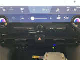 運転席側と助手席側で別々に温度調節ができるエアコンです