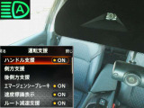 フロントカメラで車線や前方の人や車をモニターして、エマージェンシーブレーキや車線逸脱警報をを作動。ハイビームアシストも装備。