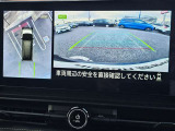 アラウンドビューモニター。上空から見下ろしているような映像で、スムースな駐車をサポートします。