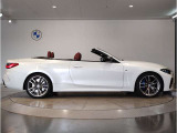 【BMWの伝統-3】BMWのお車は、&ldquo;駆け抜ける歓び&rdquo;を体現しております。走行の安定性とコーナリングの良さを追求し、思い通りにハンドルの操作可能です。