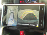 パノラミックビューモニター付きです。車両を上から見たような映像をディスプレイオーディオ画面に表示。運転席からの目視だけでは見にくい、車両周辺の状況をリアルタイムでしっかり確認できます。