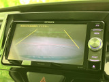 後方確認モニターは、駐車時の安全性を高め、狭い場所での運転をサポートします。運転初心者の方にも安心して操作いただけます。