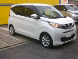 お客様のお車は、国家資格を持った整備士が、キチンと点検整備をしてから納車してくれるので、安心してお乗り頂けます