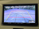 【バックカメラ】駐車時に後方がリアルタイム映像で確認できます。大型商業施設や立体駐車場での駐車時や、夜間のバック時に大活躍!運転スキルに関わらず、今や必須となった装備のひとつです!