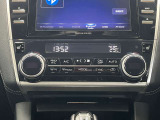 運転席と助手席、それぞれで温度調節ができるデュアルエアコン☆