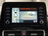 バックカメラの他に上から見下ろしたような画像が見れるアラウンド(全方位)モニター。前後左右を把握できる、すごい機能が装備されています!