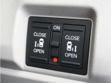◆両側電動スライドドア◆狭い駐車場でも乗り降りが楽々♪お子様が隣の車にドアを当ててしまう心配もございません!小さなお子様連れの方もこれで安心。