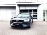 2026年6月登録のボルボV60CC ウルトラ B5 AWD クラッシックエディションで、ボディカラーは新色のフォレストレイクメタリックです。