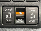 【両側パワースライドドア】スマートキーや運転席のスイッチで後席両側スライドドアの開閉が可能♪電動だから力を入れてドアを開ける必要が無く、小さなお子様でも簡単に開け閉めでき快適です♪