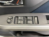 パワーウィンドウスイッチで運転席から全席の窓の開閉ができます♪