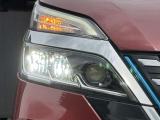 【LEDヘッドライト】とっても明るいLEDヘッドライトが装着されているので、夜の運転も明るく安全です。