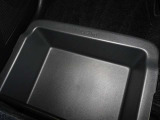 便利な収納ポケット、小物入れを各所に配置しています。