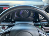 運転席の手元でシフトアップシフトダウンの操作が可能なパドルシフトを装備しています♪