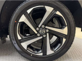 「トヨタ純正アルミホイール」を装着!純正なので車のデザインともマッチしています。高級感やスポーティーさを際立たせてくれます。