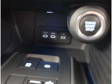 夜間走行でも安心のLEDへッッドライト搭載車です。とても明るく白い光で照らします。この装備も人気のアイテムですね