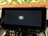 【12.3インチワイドナビ】高級感とインパクトのある大型ワイドナビを装備。各種オーディオ操作はもちろん、横長ワイド画面でのマップ2分割表示など、利便性も高いナビです♪