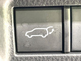 【パワーバックドア】スマートキーや運転席のボタンを押すだけでリアゲートが自動で開閉します!荷物を持っている時や、高い位置にあるバックドアを閉める際に便利な機能です♪