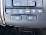 運転席&助手席にはシートヒーターが付いてます。寒い冬でもスイッチONで座面をあたたかくして、ドライブをさらに快適にしてくれます。シフトまわりにあるスイッチでHIとLOの2段階に温度設定が可能です。