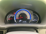 視認性の高いメーター類で、運転に必要な情報を的確に把握できます。落ち着いたデザインが、運転に集中できる空間を演出します。
