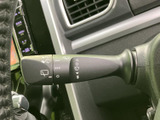 雨天時でもクリアな視界を確保。ワイパーの操作は簡単で、運転に集中できます。繊細な操作も可能です。