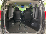 【パワーバックドア】スマートキーや運転席のボタンを押すだけでリアゲートが自動で開閉します!荷物を持っている時や、高い位置にあるバックドアを閉める際に便利な機能です♪