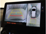 パノラミックビューモニター付きです。車両を上から見たような映像をディスプレイオーディオ画面に表示。運転席からの目視だけでは見にくい、車両周辺の状況をリアルタイムでしっかり確認できます。