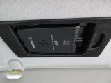 見栄えよくすっきりと収まるETC車載器です。高速道路の料金所をスムーズに通過でき、快適なドライブをサポートします。納車されたその日からすぐに遠出やロングドライブを楽しめます。