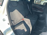 【後部座席】大人が座っても余裕のある広さです!!頭上や足元のスペースも広く取ってあります!