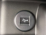ナビゲーション接続用のUSB充電ソケットです。
