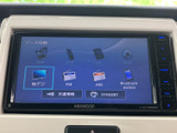 お気に入りの音楽を最高の音質で。様々なメディアに対応し、車内でのエンターテイメントを充実させます。長距離ドライブも楽しくなりますね。