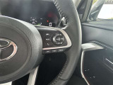 レーダークルーズコントロール(全車速追従機能付)付きです。車速に応じて追従支援してくれるので、ロングドライブも快適です。詳細は販売店スタッフまでおたずねください。