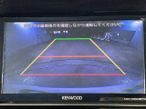 【バックモニター】後ろのカメラの映像をモニターに映し出すことができます!後方の見えない死角や、障害物との距離感をしっかり確認することができます!駐車が苦手な方におすすめです。