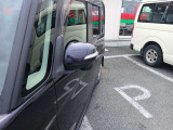 【ウインカーミラー】車両幅方向において外側にレイアウトされるので、第三者が視認しやすい位置です。