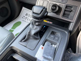 ★中古車なので、傷や凹みは多少はございます。小さな傷から大きな傷までさまざまです。大きな傷凹みは鈑金塗装修理後にお渡しを致しております。自社鈑金工場完備ですので、スピーディーな対応が可能です!