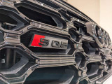 【ブラック Audi rings & ブラックスタイリングパッケージ メーカーOP￥160,000-】 ブラック化された各パーツに、走りの「S」バッチが輝きます!