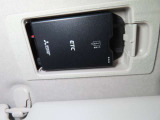 運転席のサンバイザー裏に、ETCをスマートに収納いたします。納車前整備と共に、セットアップもお任せください。