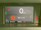 視認性の高いメーターパネル。走行に必要な情報を一目で確認できます。運転に集中できる、シンプルで分かりやすいデザインです。