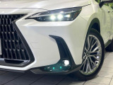 【三眼LEDヘッドライト】スタイリッシュな見た目の三眼LEDヘッドライトを装備♪スタイルだけでなく、夜間の走行も視界良好で安心してお乗りいただけます。
