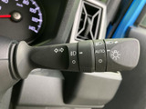 操作しやすい位置に配置されたウインカーレバー。スムーズな操作で、安全な車線変更をサポートします。