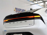 自社工場を3拠点完備しております。重整備やカスタムを始め、ご購入後のお車のメンテナンスも弊社にお任せください。