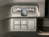 Hondaセンシング用の、VSA(ABS+TCS+横滑り抑制)解除スイッチなどはハンドルの左側に装備しています。その上にETCがついています。高速道路の料金所の通過も楽々です。